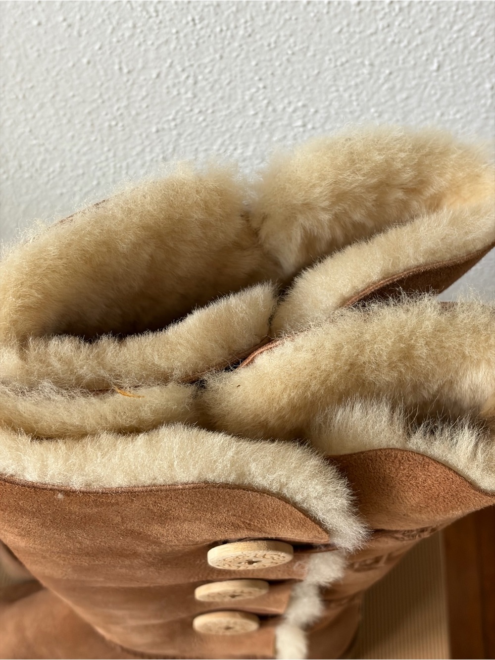 UGG Bailey Button Triplet Chestnut Suede Boot 1873 (9) - Picture 5 of 16